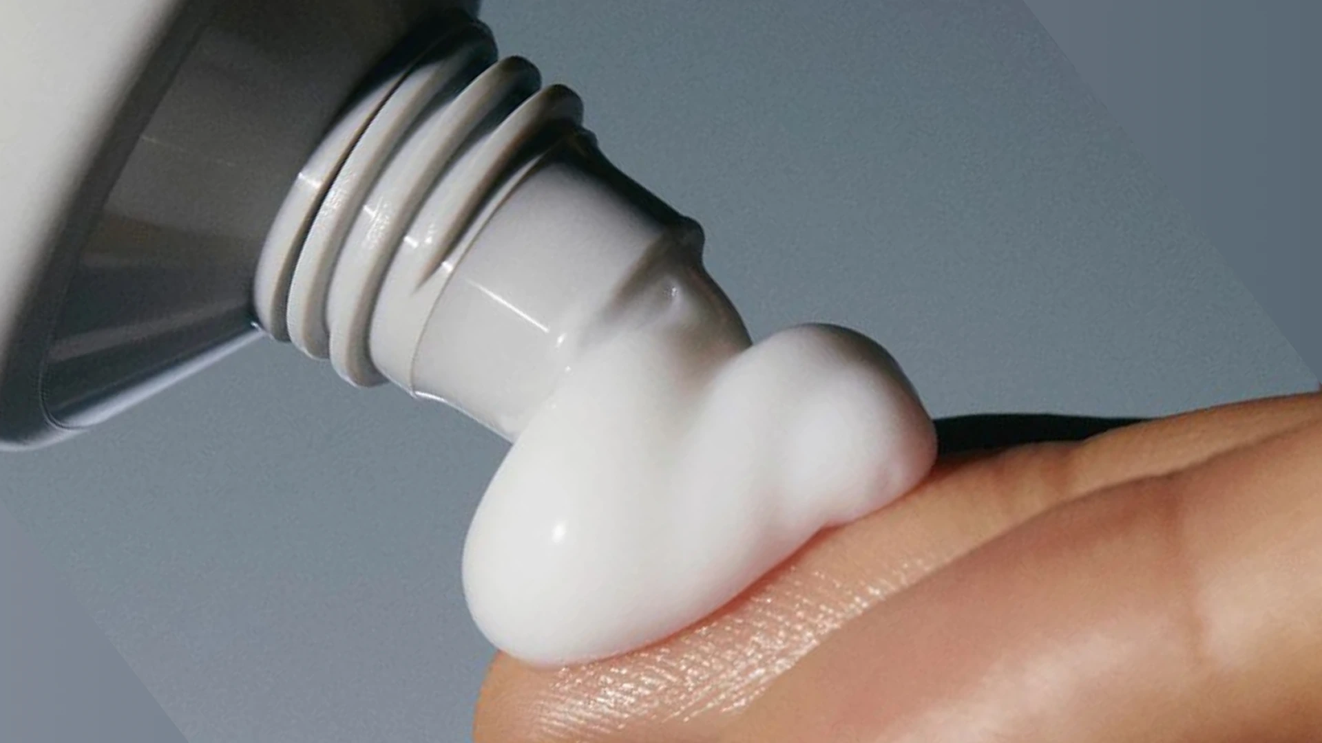 The-Science-of-Colour-in-Skincare-How-Green-Pigments-Help-Reduce